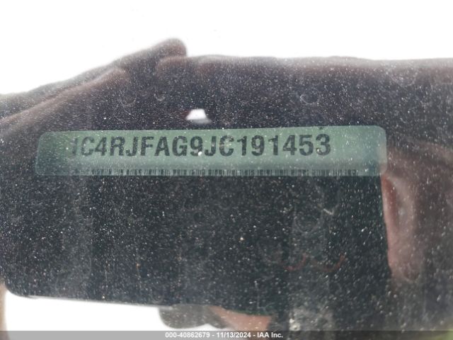 1C4RJFAG9JC191453 Jeep Grand Cherokee Laredo E 4x4