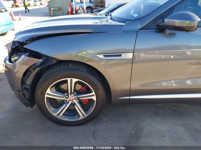 Jaguar F-PACE S 2017 SADCM2BV0HA889950 Image 18