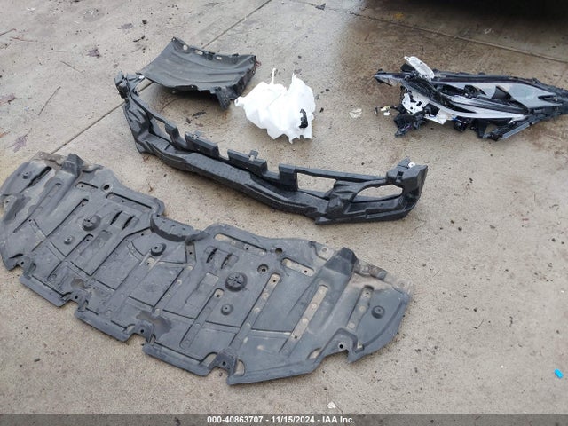 58ADA1C14RU040827 Lexus ES 300H