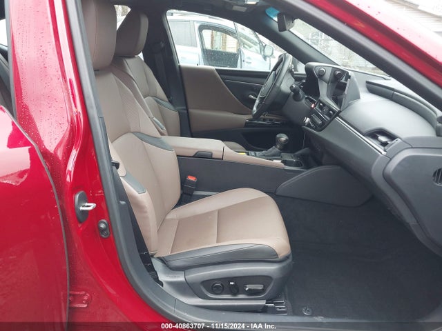 58ADA1C14RU040827 Lexus ES 300H