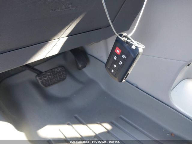 5TDYK3DC2GS699545 Toyota Sienna Xle 8 Passenger