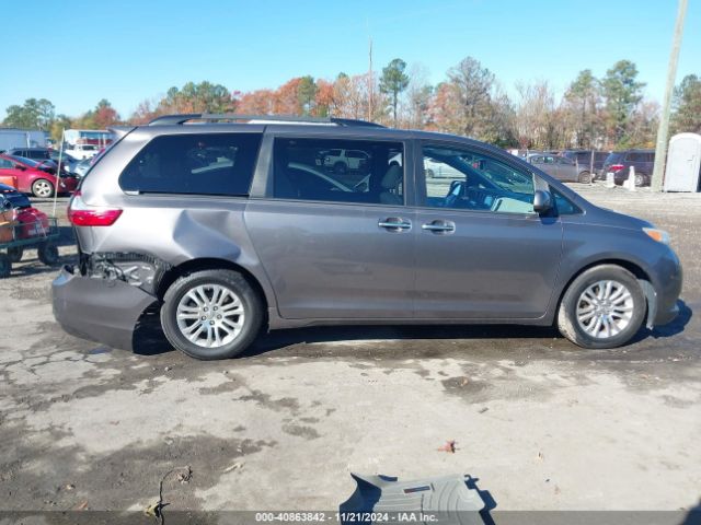 5TDYK3DC2GS699545 Toyota Sienna Xle 8 Passenger
