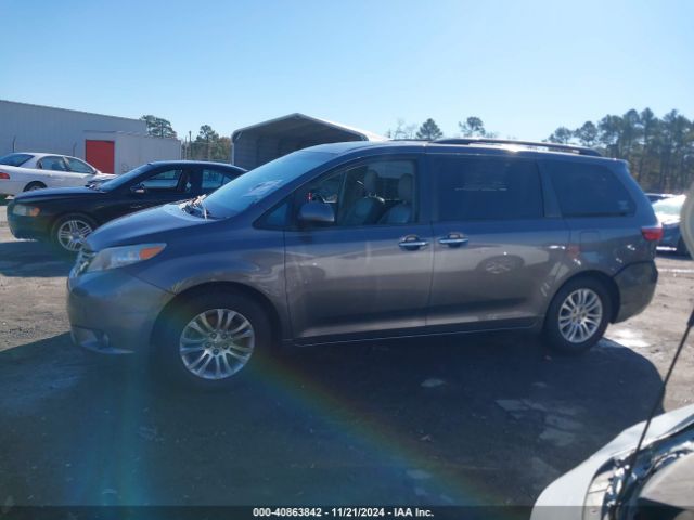 5TDYK3DC2GS699545 Toyota Sienna Xle 8 Passenger