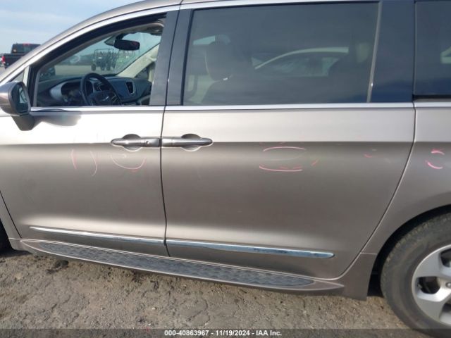 2C4RC1L79JR124904 Chrysler Pacifica Hybrid Touring L