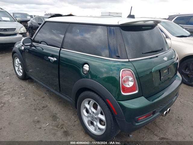 2011 MINI COOPER S WMWSV3C58BTY24412 Photo 2