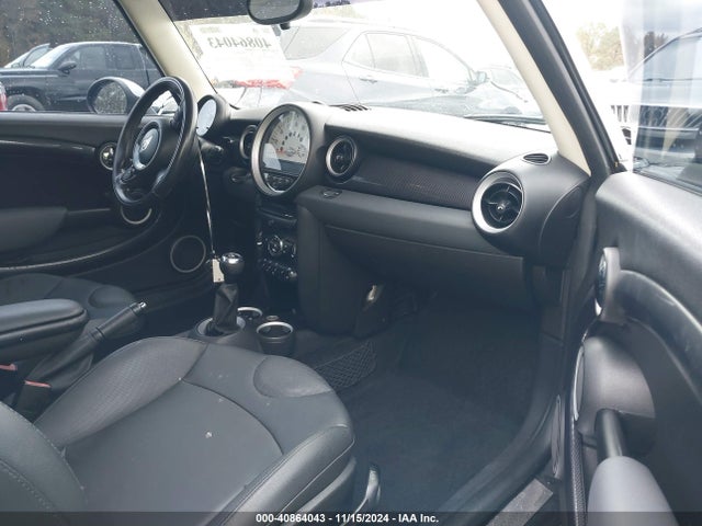 2011 MINI COOPER S WMWSV3C58BTY24412 Photo 4
