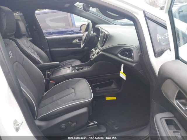 2024 CHRYSLER PACIFICA HYBRID 2C4RC1S7XRR127341 Photo 4