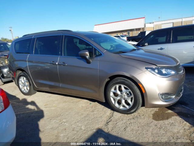 2C4RC1BG4HR824180 Chrysler Pacifica Touring Plus