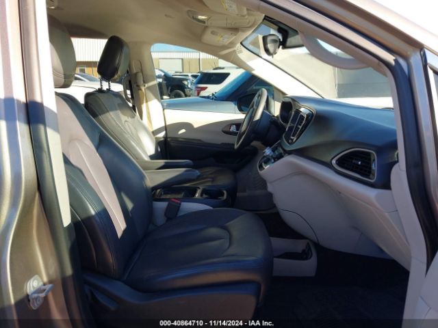 2C4RC1BG4HR824180 Chrysler Pacifica Touring Plus
