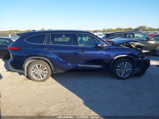 Toyota Highlander Platinum 2022 5TDFZRAH1NS121603 Image 14