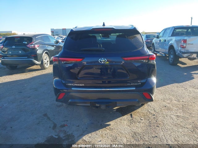 Toyota Highlander Platinum 2022 5TDFZRAH1NS121603 Image 17