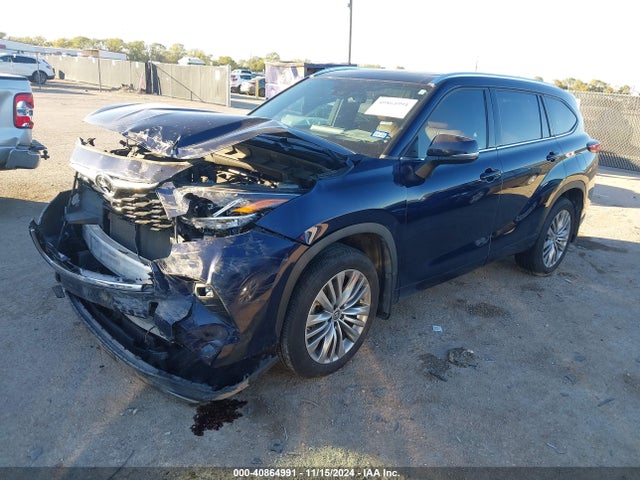 Toyota Highlander Platinum 2022 5TDFZRAH1NS121603 Image 2
