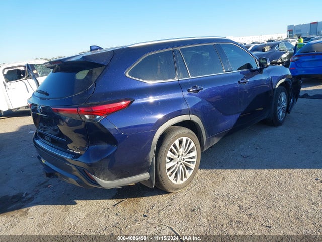 Toyota Highlander Platinum 2022 5TDFZRAH1NS121603 Image 4