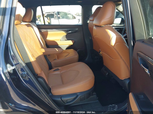 Toyota Highlander Platinum 2022 5TDFZRAH1NS121603 Image 8