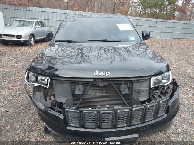 1C4RJFAG0JC207202 Jeep Grand Cherokee Laredo E 4x4