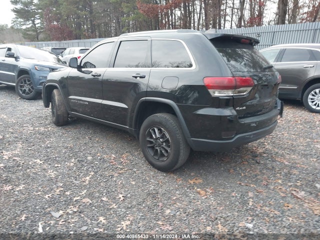 1C4RJFAG0JC207202 Jeep Grand Cherokee Laredo E 4x4