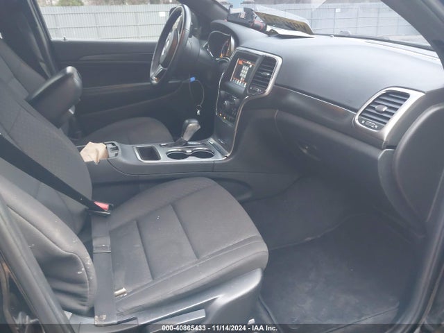 1C4RJFAG0JC207202 Jeep Grand Cherokee Laredo E 4x4