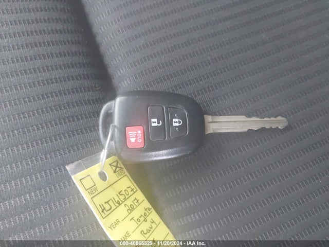 Toyota RAV4 LE 2017 JTMBFREV6HJ161507 Image 11