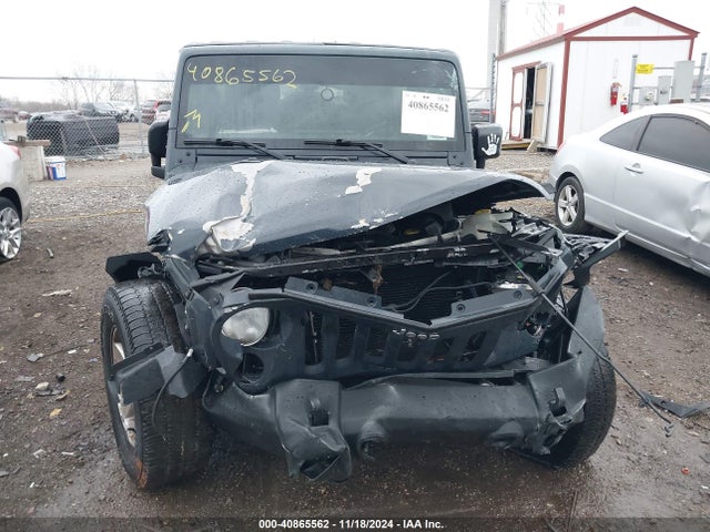 1C4BJWDG8HL617236 Jeep Wrangler Unlimited Sport 4x4