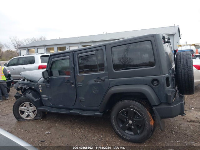 1C4BJWDG8HL617236 Jeep Wrangler Unlimited Sport 4x4