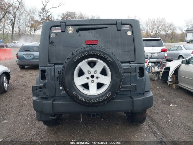 1C4BJWDG8HL617236 Jeep Wrangler Unlimited Sport 4x4