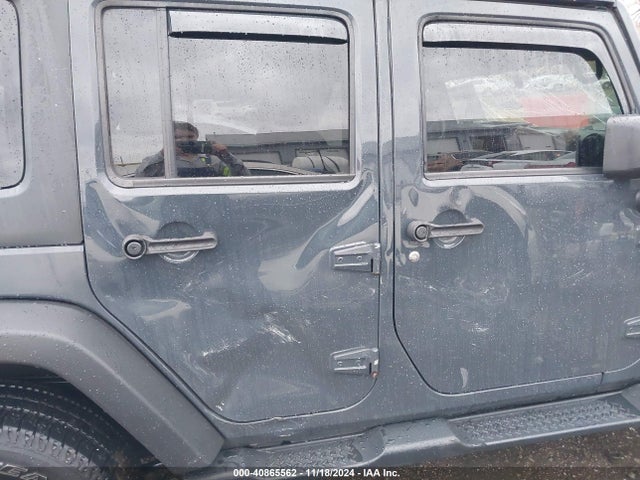 1C4BJWDG8HL617236 Jeep Wrangler Unlimited Sport 4x4