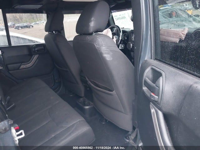 1C4BJWDG8HL617236 Jeep Wrangler Unlimited Sport 4x4
