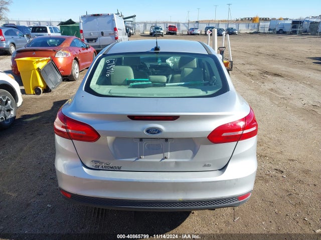 Ford FOCUS SE 2018 1FADP3F29JL252083 Image 16