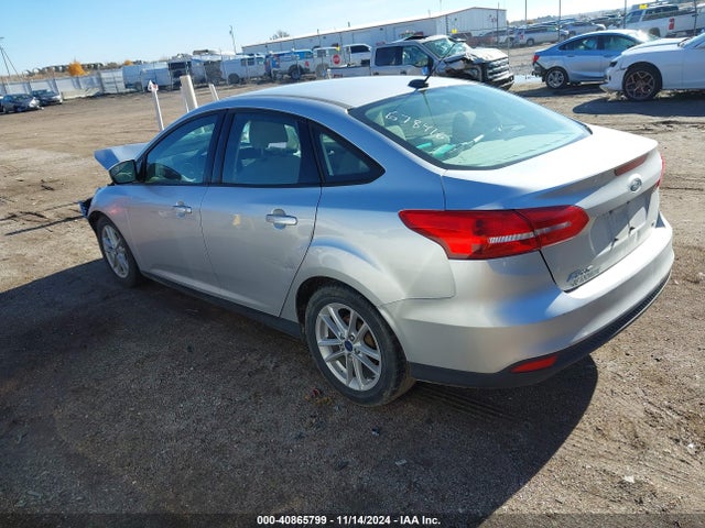 Ford FOCUS SE 2018 1FADP3F29JL252083 Image 3