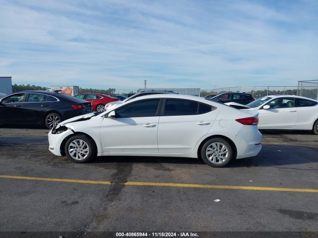 Hyundai ELANTRA SE 2018 5NPD74LF2JH350903 Image 14