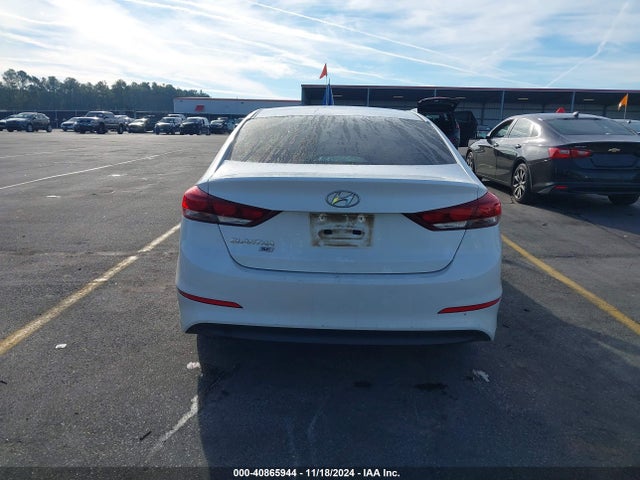 Hyundai ELANTRA SE 2018 5NPD74LF2JH350903 Image 16