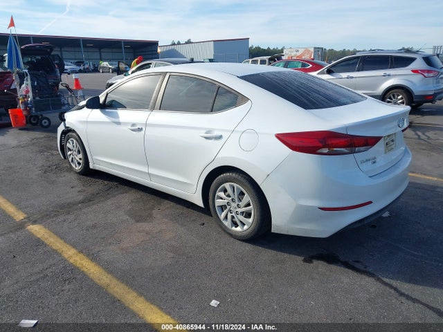 Hyundai ELANTRA SE 2018 5NPD74LF2JH350903 Image 3