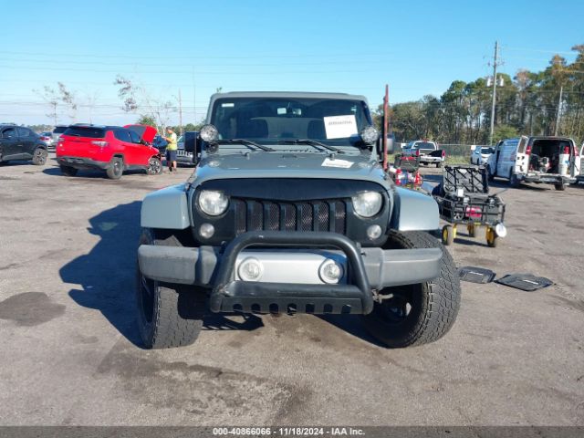 1C4BJWEG1EL322327 Jeep Wrangler Unlimited Sahara