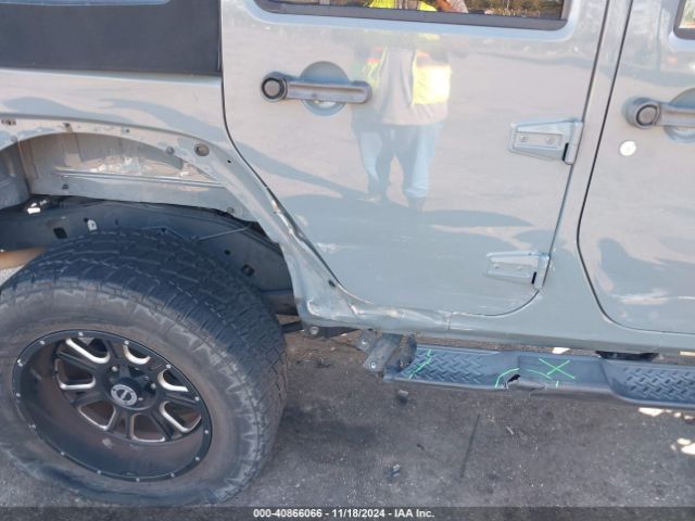1C4BJWEG1EL322327 Jeep Wrangler Unlimited Sahara