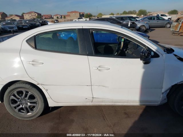 3MYDLBYV5KY514294 Toyota YARIS LE
