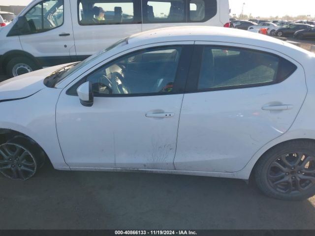 3MYDLBYV5KY514294 Toyota YARIS LE