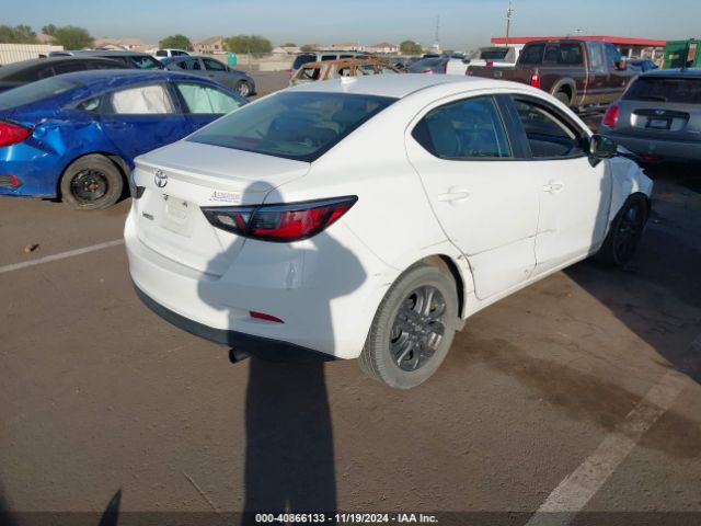 3MYDLBYV5KY514294 Toyota YARIS LE
