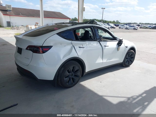 2024 TESLA MODEL Y 7SAYGAEE0RF100657 Photo 3