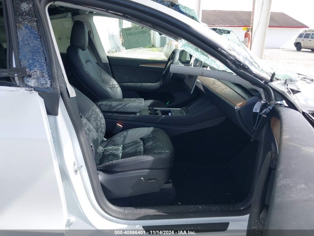 2024 TESLA MODEL Y 7SAYGAEE0RF100657 Photo 4