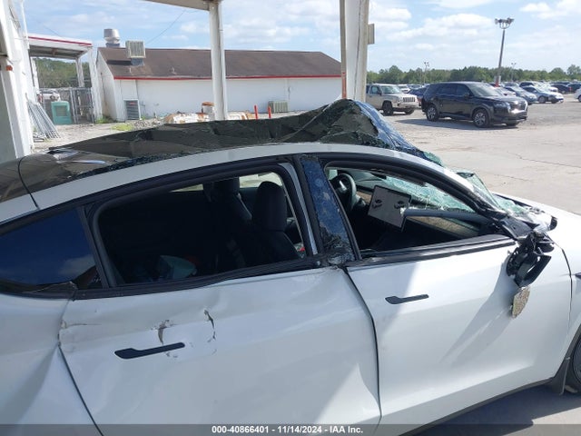 2024 TESLA MODEL Y 7SAYGAEE0RF100657 Photo 5