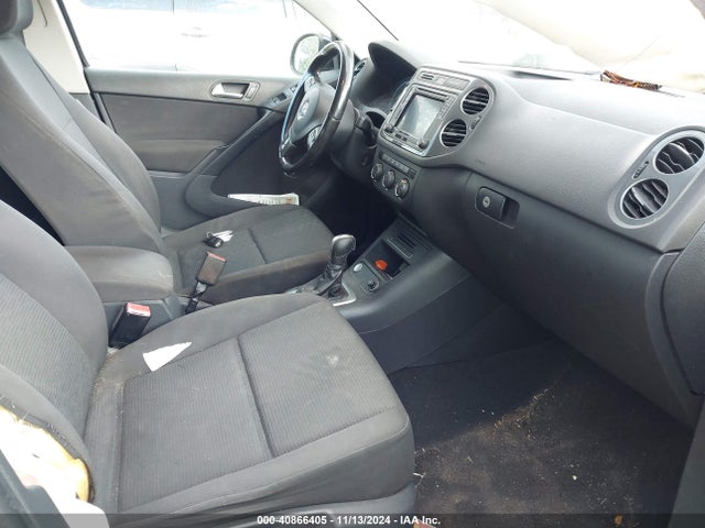 WVGAV7AX9JK000137 Volkswagen Tiguan Limited 2.0t