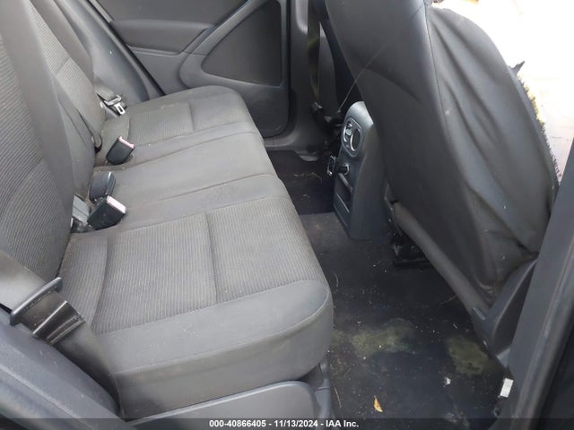 WVGAV7AX9JK000137 Volkswagen Tiguan Limited 2.0t