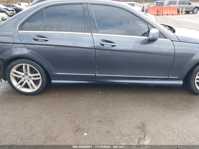 WDDGF8AB1ER323817 Mercedes-Benz C 300 Luxury 4matic/sport 4matic