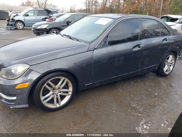 WDDGF8AB1ER323817 Mercedes-Benz C 300 Luxury 4matic/sport 4matic