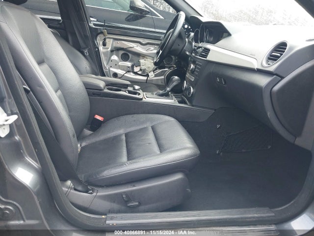 WDDGF8AB1ER323817 Mercedes-Benz C 300 Luxury 4matic/sport 4matic