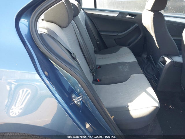 3VW2B7AJ7JM247272 Volkswagen Jetta 1.4t S