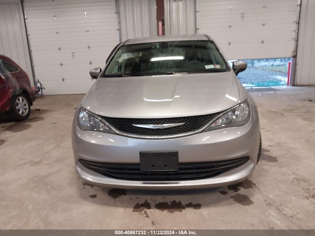 Chrysler Pacifica Touring 2017 2C4RC1DG7HR517177 Image 12