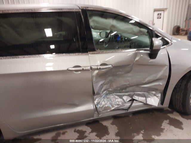 Chrysler Pacifica Touring 2017 2C4RC1DG7HR517177 Image 6