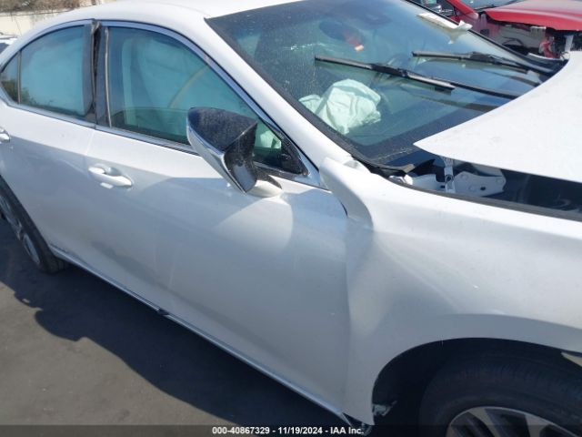 58ACA1C1XNU023634 Lexus ES 300H