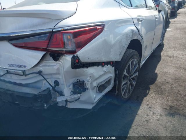 58ACA1C1XNU023634 Lexus ES 300H
